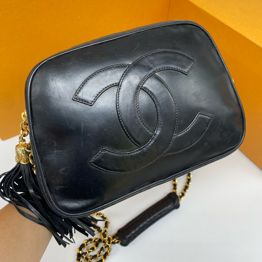 ๐ท๐ทCHANEL ๐ธ๐ธ Black Leather timeless Camera Bag GHW - Picture 3 of 17